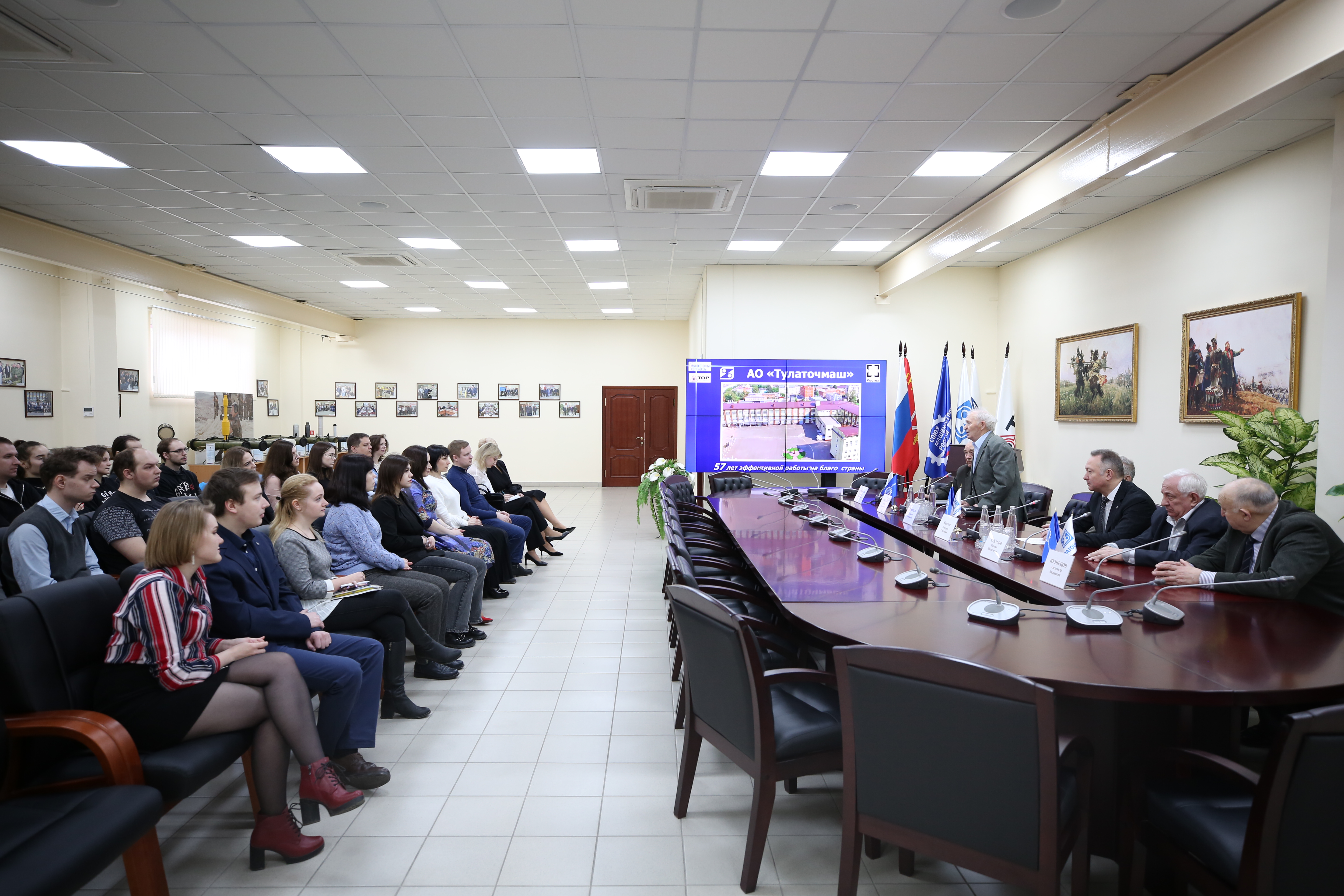 30 марта в учебно-выставочном центре АО «Тулаточмаш» прошла встреча молодежи с ветеранами предприятия, организованная совместно с Тульским региональным отделением «Союз машиностроителей России