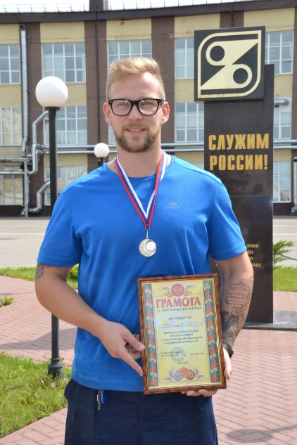 СОРЕВНОВАНИЯ ПО ПОДТЯГИВАНИЮ