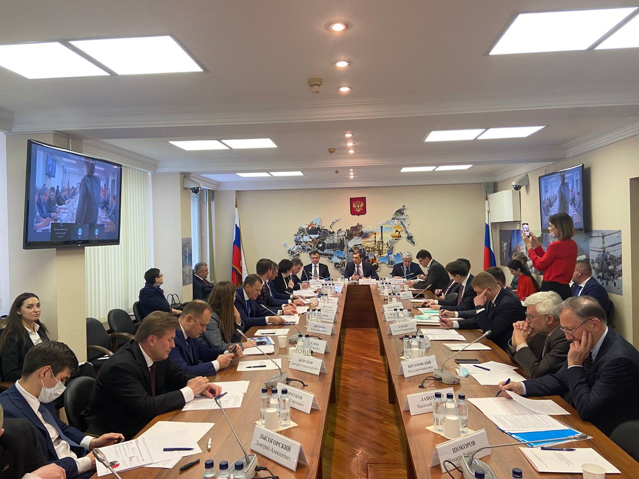 В Госдуме обсудили кадровый вопрос на предприятиях ОПК