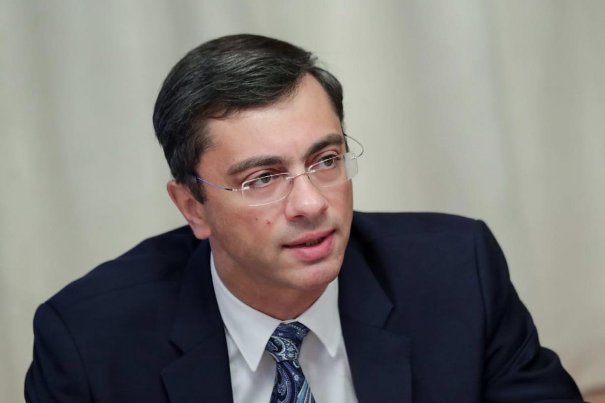 ВЛАДИМИР ГУТЕНЕВ: "УЛУЧШЕНИЕ ЭКОНОМИЧЕСКОЙ СИТУАЦИИ СЕГОДНЯ ВО МНОГОМ ЗАВИСИТ ОТ ДЕЙСТВИЙ ГЛАВ РЕГИОНОВ"