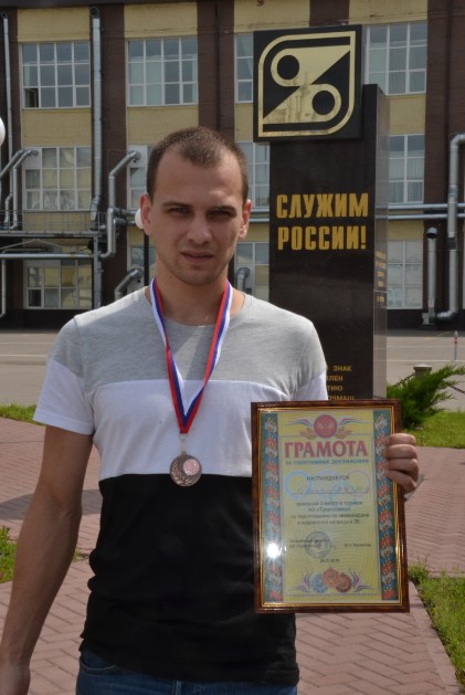СОРЕВНОВАНИЯ ПО ПОДТЯГИВАНИЮ