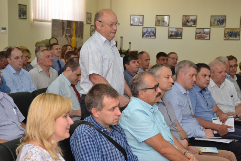 3 ИЮЛЯ В УЧЕБНО-ВЫСТАВОЧНОМ ЦЕНТРЕ АО «ТУЛАТОЧМАШ» СОСТОЯЛАСЬ ВСТРЕЧА ГЛАВЫ АДМИНИСТРАЦИИ ГОРОДА ТУЛЫ АВИЛОВА Е.В. С ПРЕДСТАВИТЕЛЯМИ ТРУДОВОГО КОЛЛЕКТИВА АО «ТУЛАТОЧМАШ»