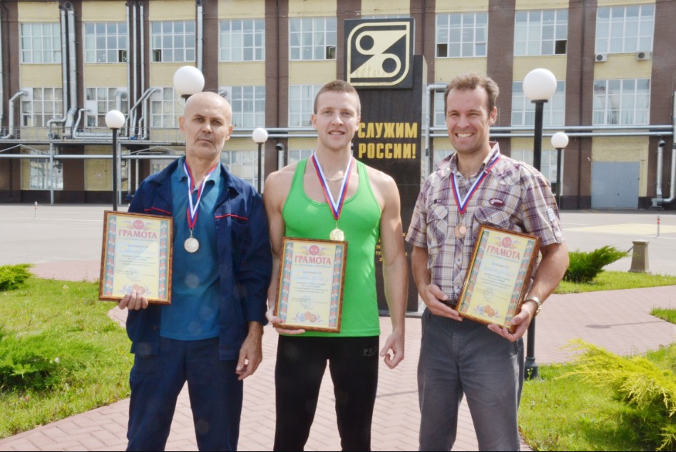 СОРЕВНОВАНИЯ ПО ПОДТЯГИВАНИЮ